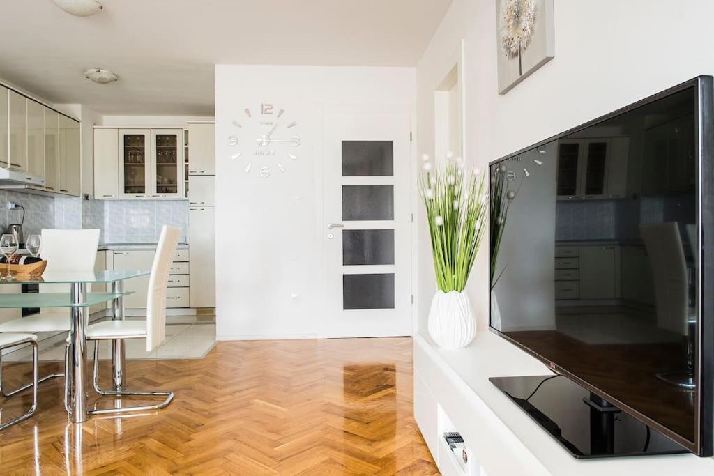 פודסטראנה Apartment Jully מראה חיצוני תמונה
